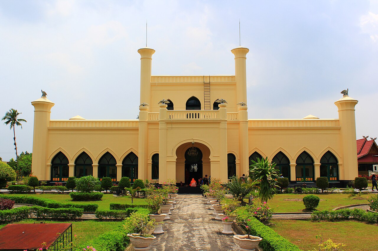 The palace of the Siak sultanate seen across its grounds