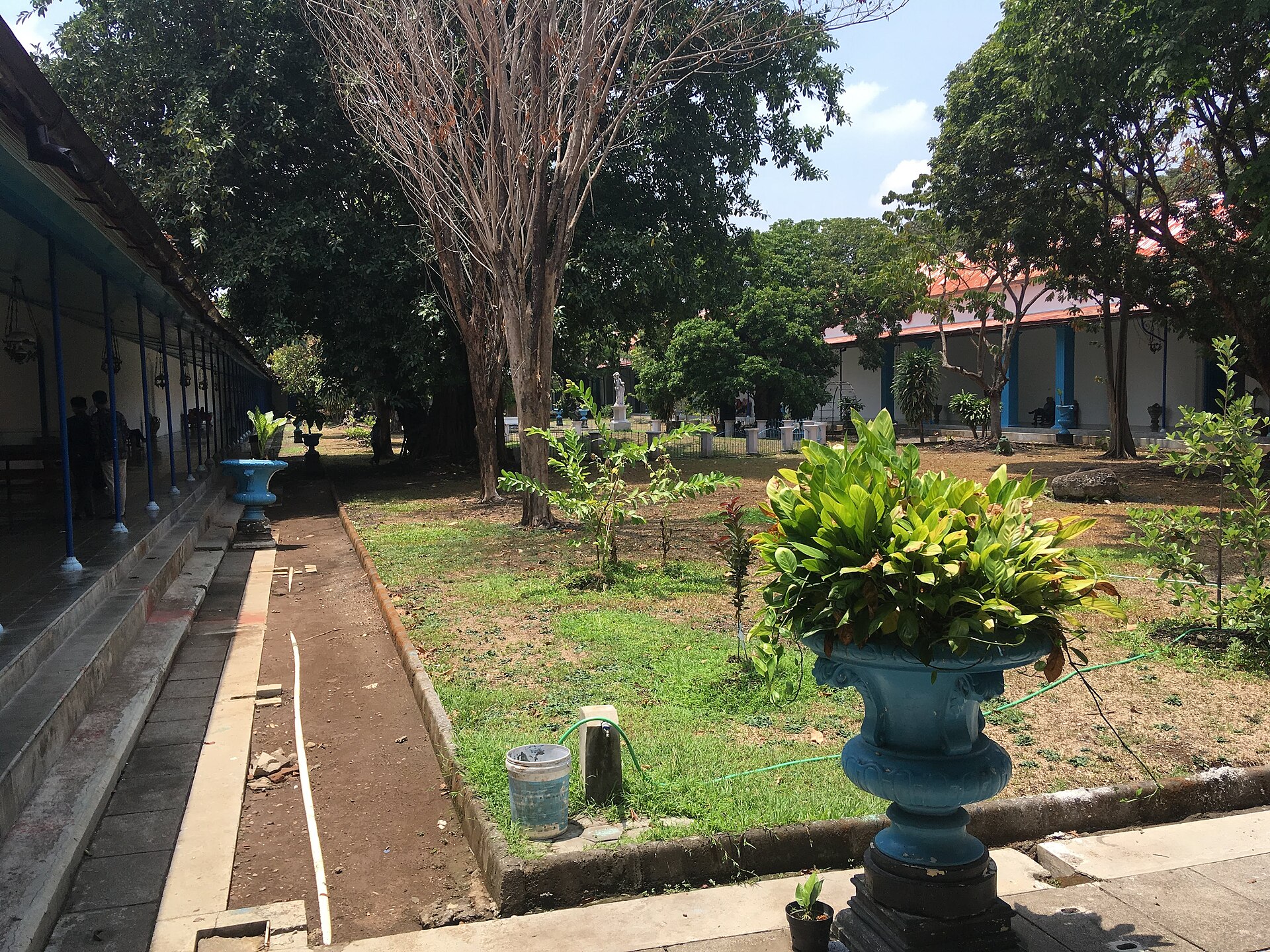 Inner courtyards blending Javanese and colonial-era detail