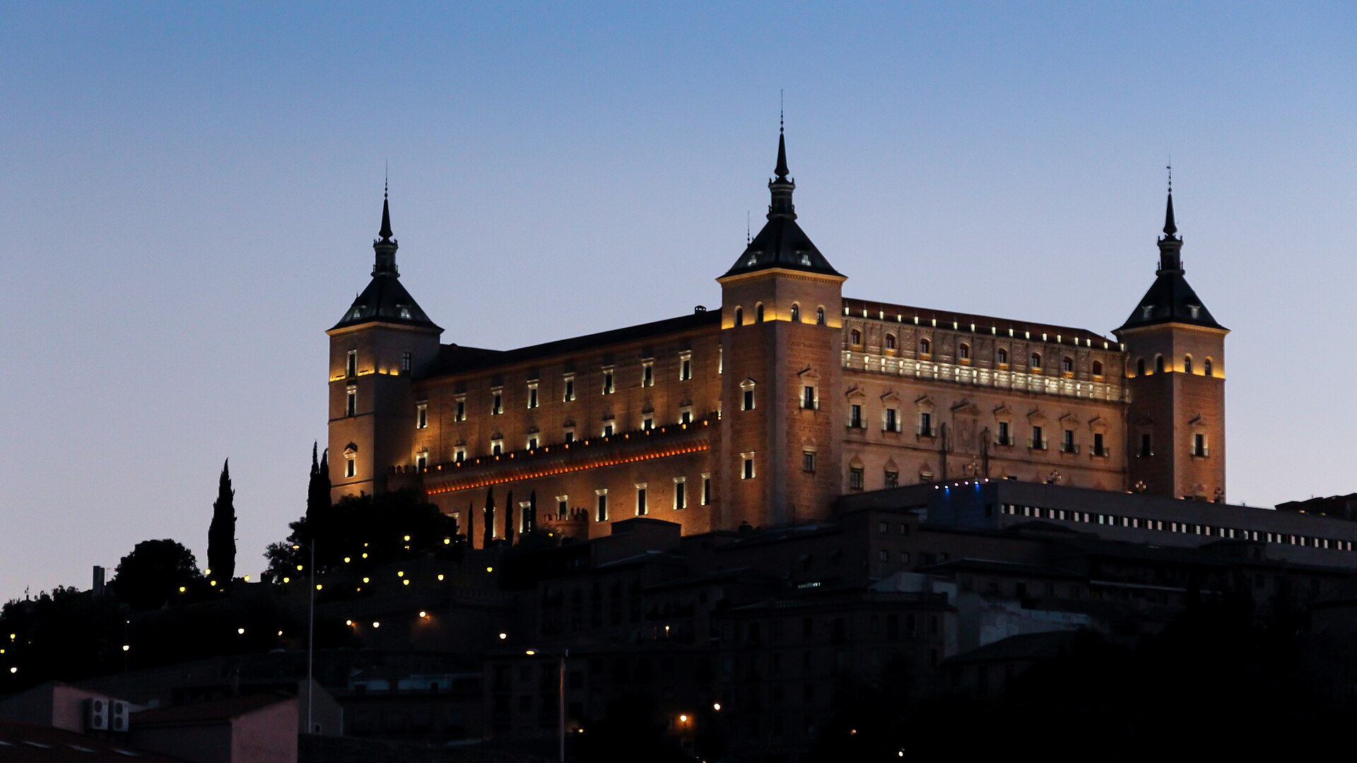 Left in ruins by the siege, the Alcázar was rebuilt in the decades that followed.