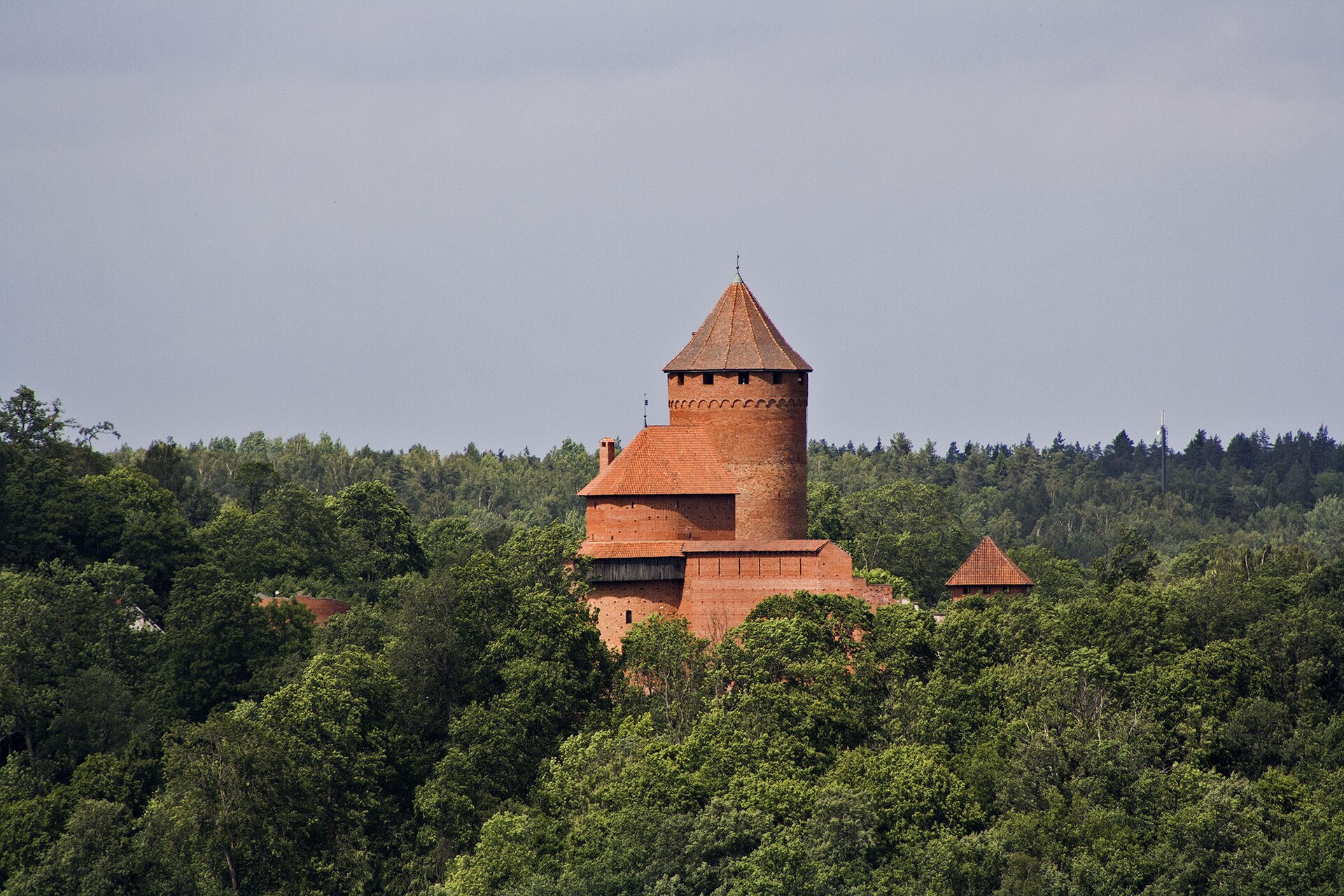 The castle lies near Sigulda in the Gauja National Park, close to Riga.