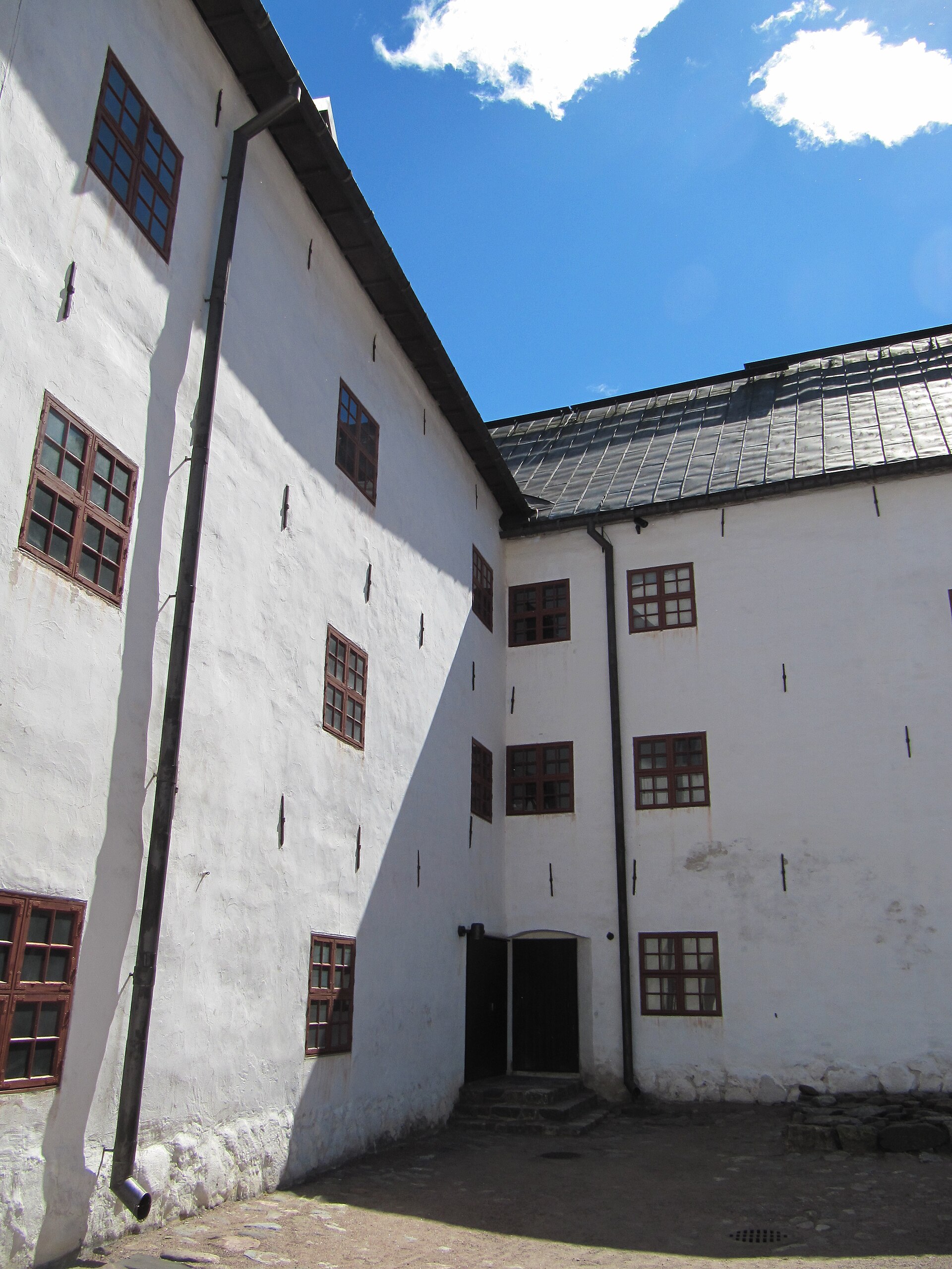The bailey courtyard was transformed into an elegant Renaissance residence in the sixteenth century.