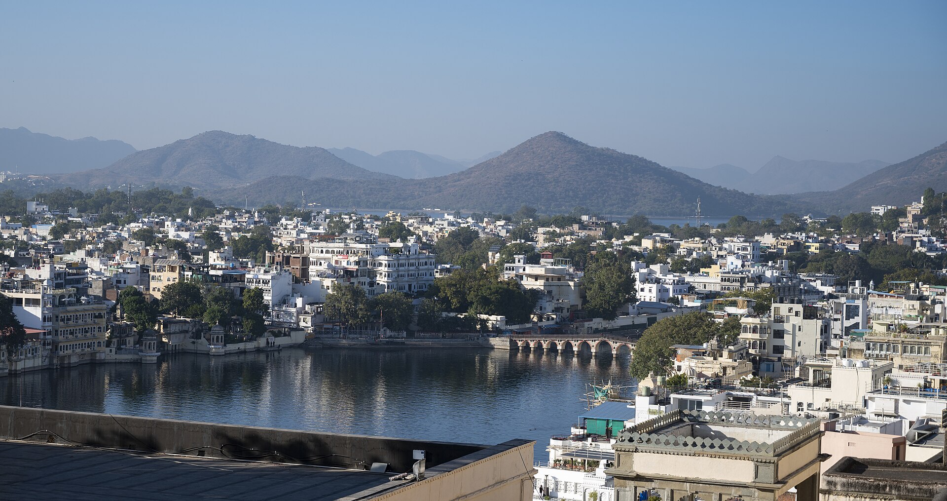 A wide view of Udaipur and its lake from the palace terraces, a prospect of extraordinary beauty.