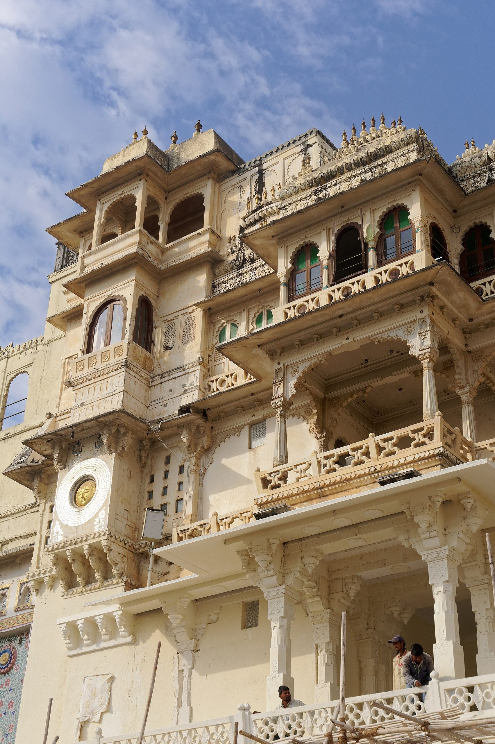 An ornamented interior of the palace, blending Rajput strength with Mughal delicacy.