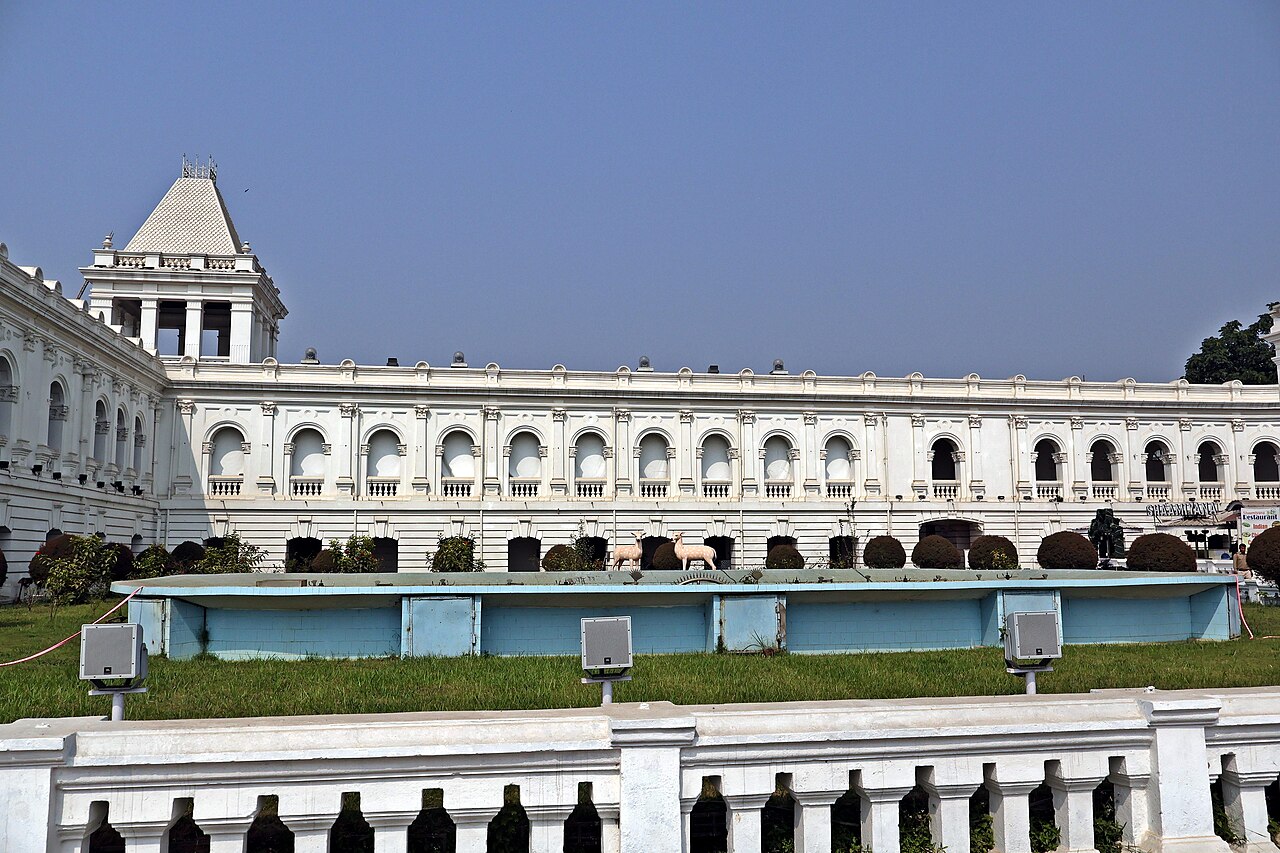 An extension of the palace building.