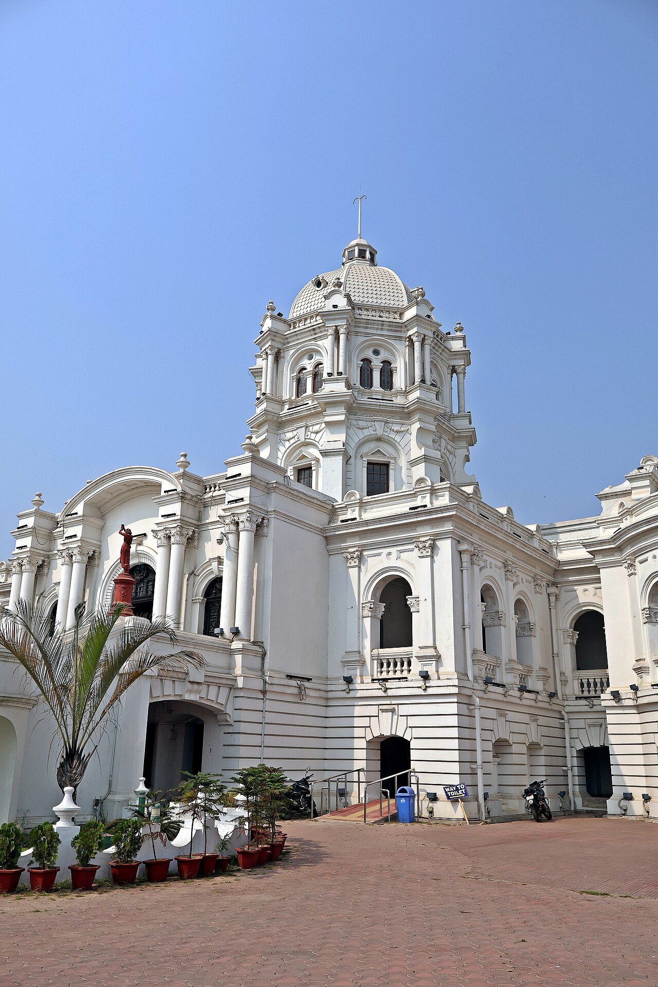 The facade of Ujjayanta Palace, Tripura.
