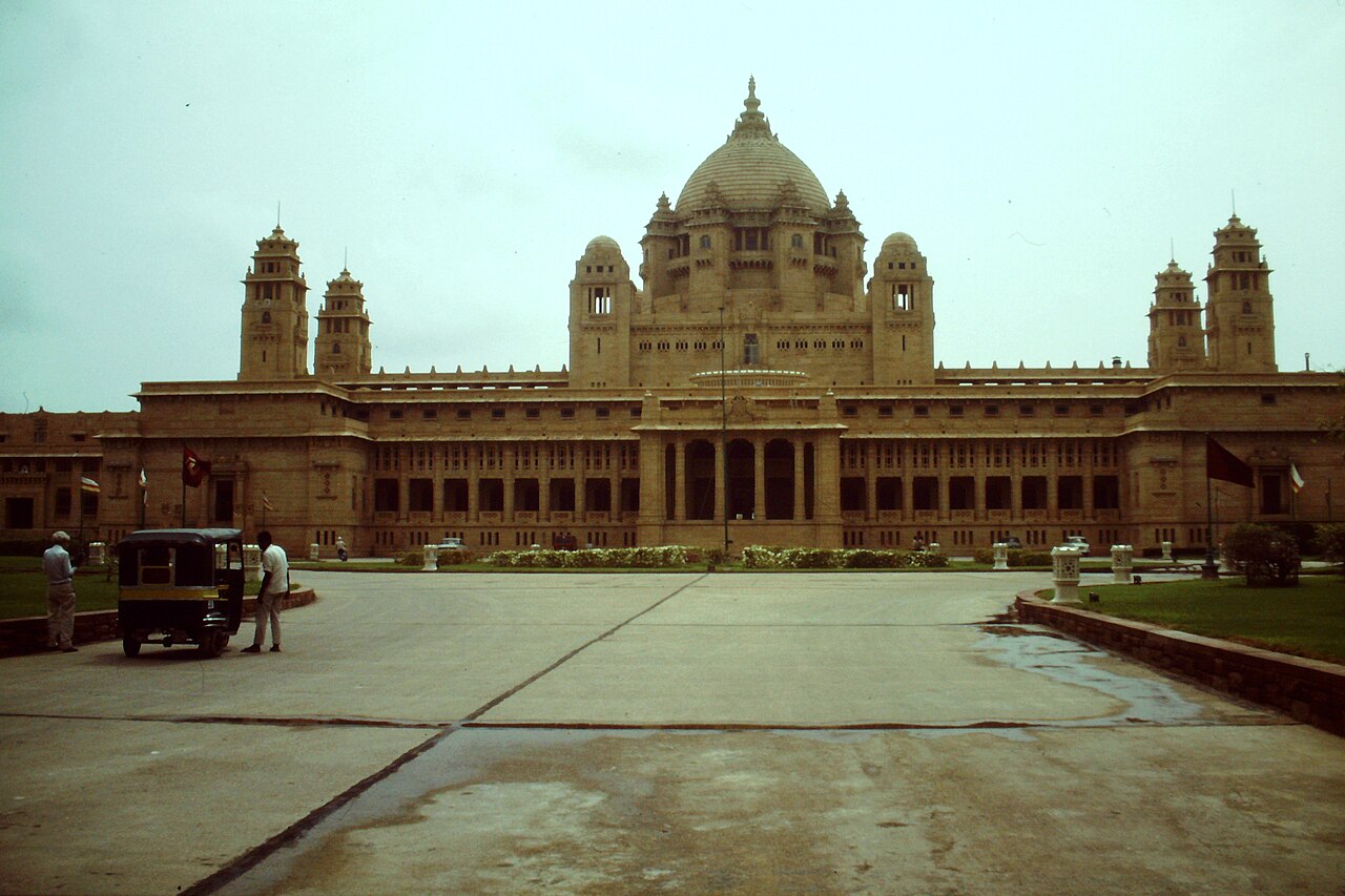 The palace of Jodhpur in golden stone.