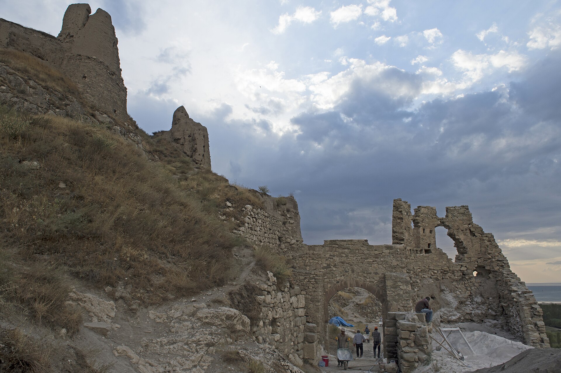 After Urartu fell, the fortress was held in turn by Medes, Persians, Armenians, Romans, and many others.