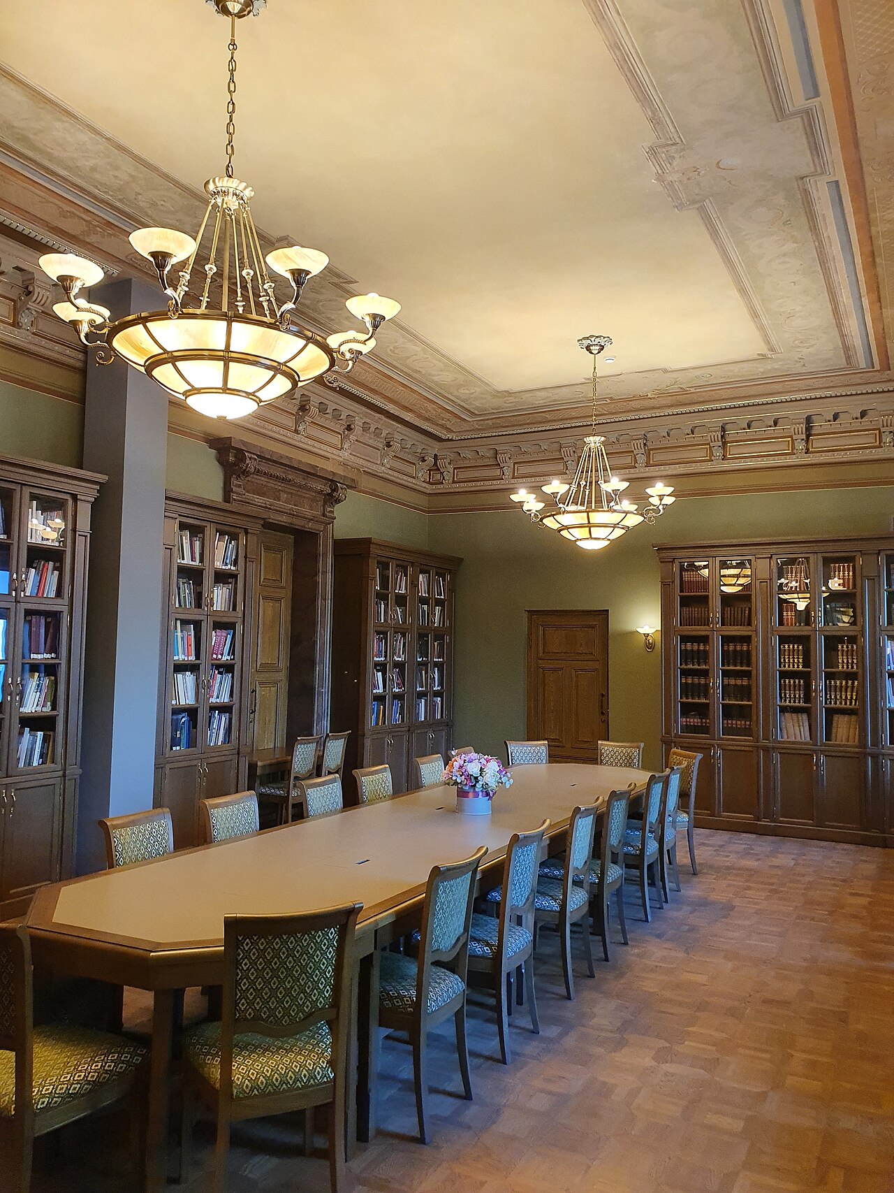 The library of the reconstructed palace.