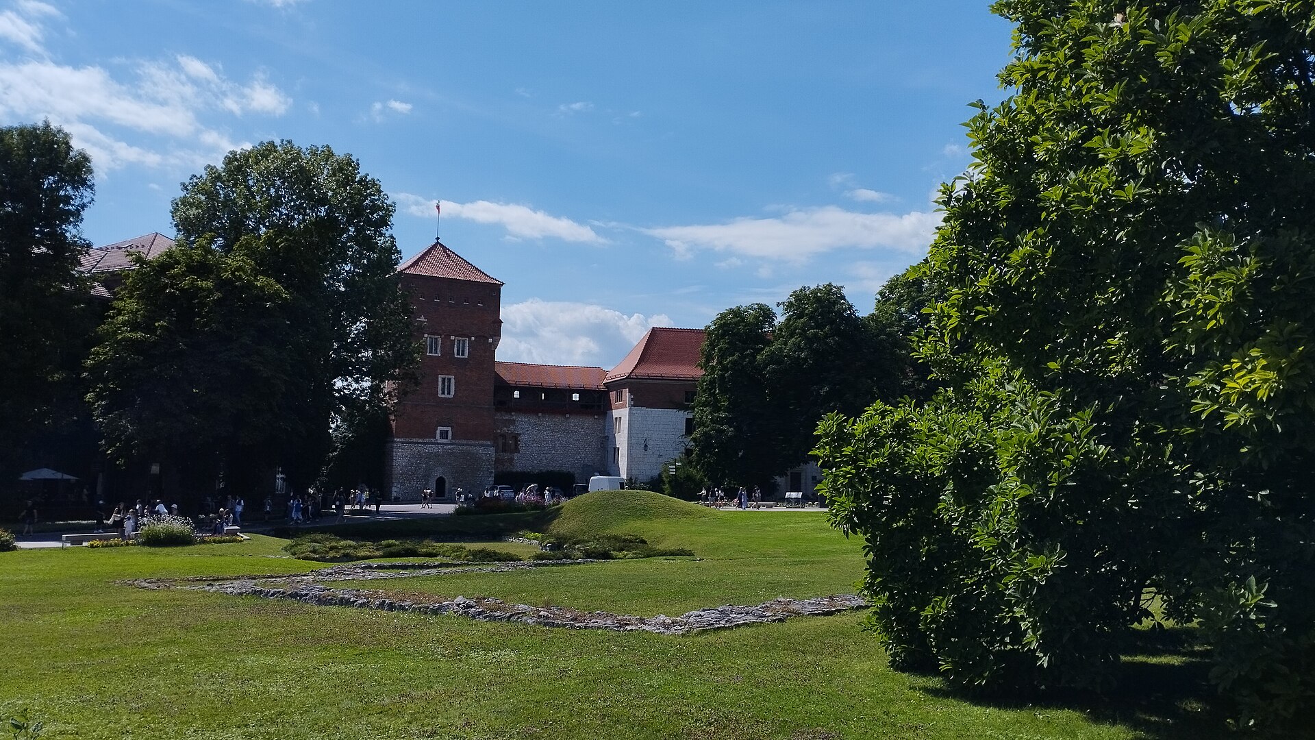 The arcades and walls of the royal castle