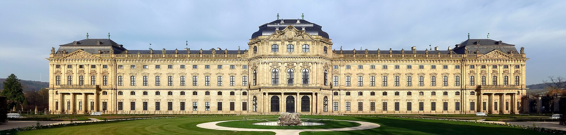 The garden facade of the Residence, facing the Court Garden