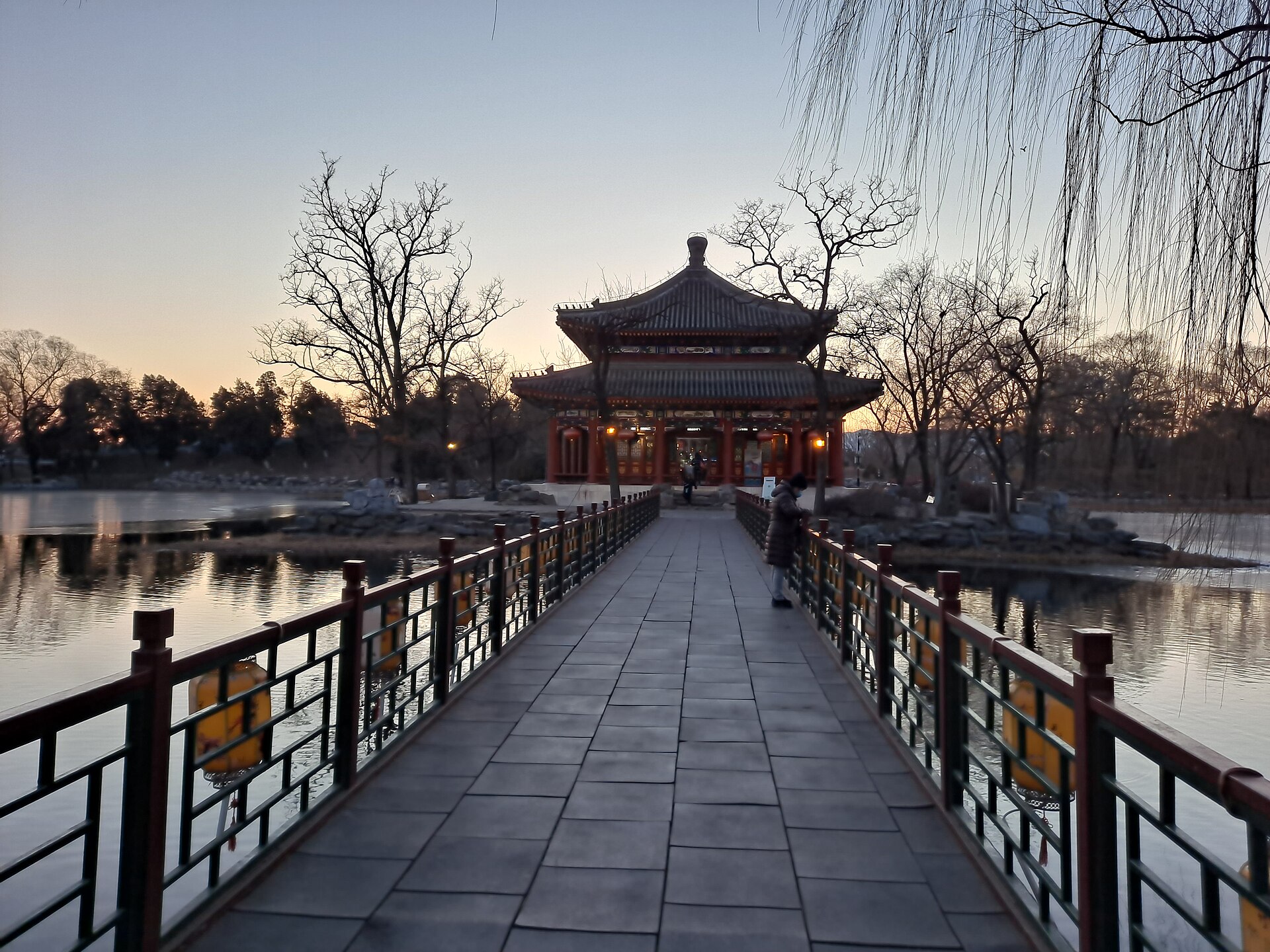 Water and greenery in the former imperial garden