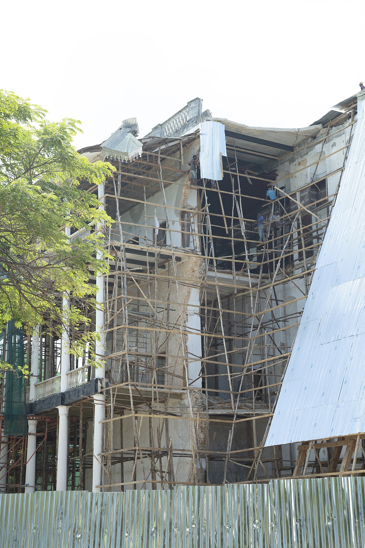 The House of Wonders amid the buildings of Stone Town.