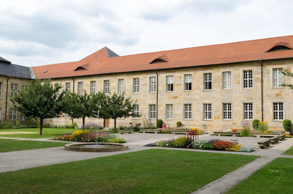 The north wing of the New Palace