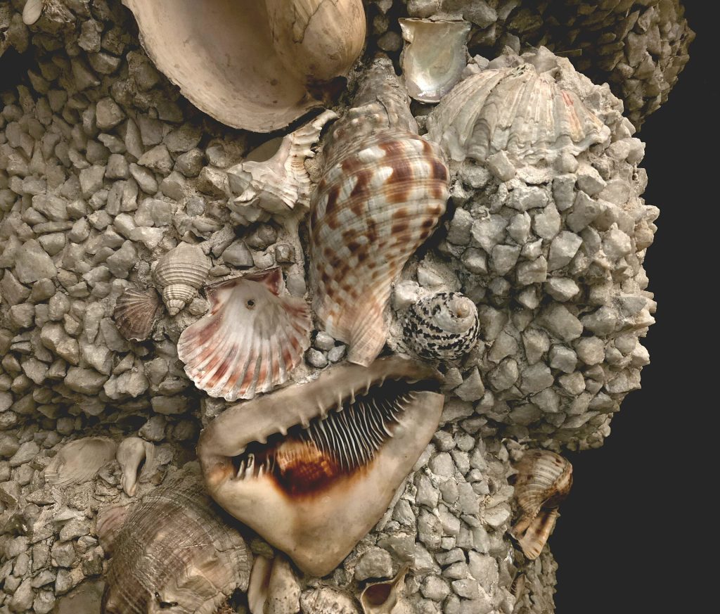 Shell decoration in the grotto