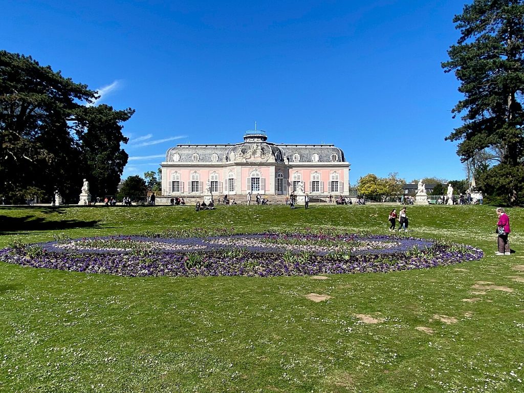 Benrath Palace from the front