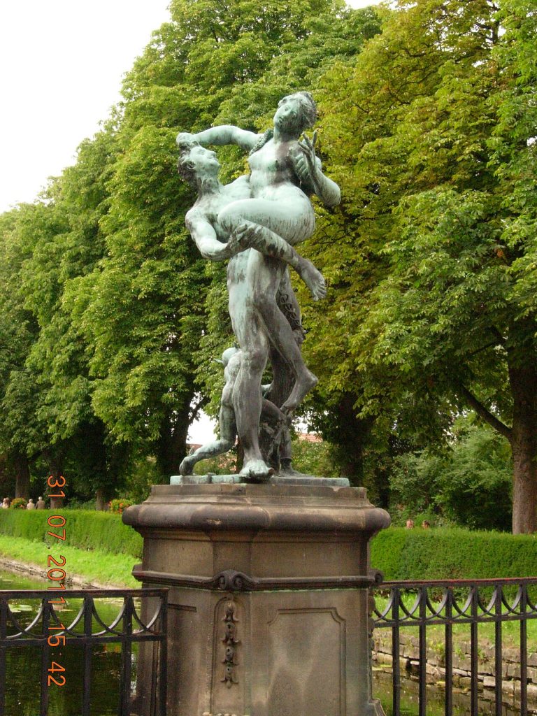 Statues on the palace bridge