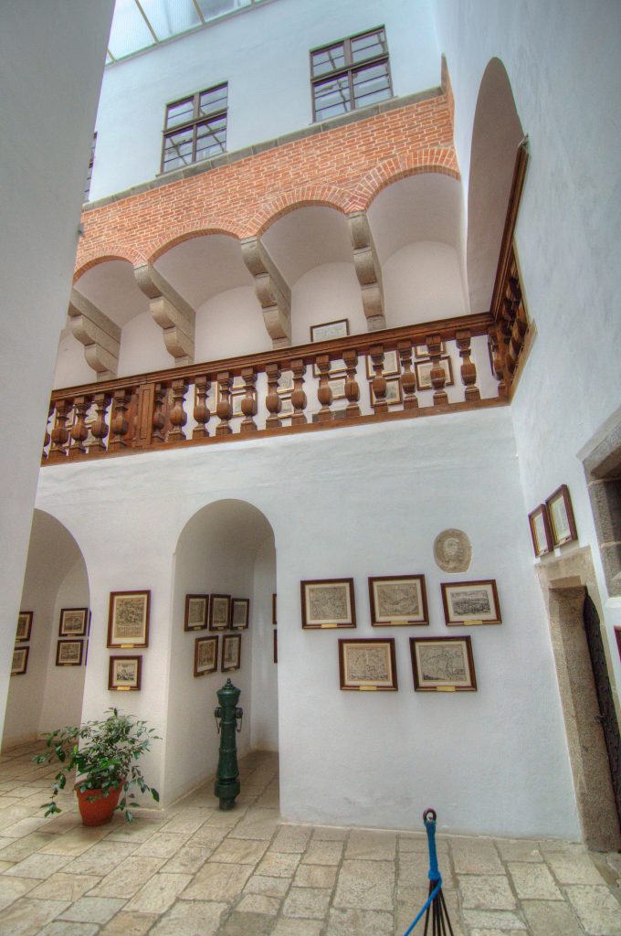 The cold entrance corridor of the castle