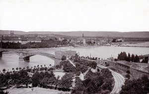 The palace seen from the right bank