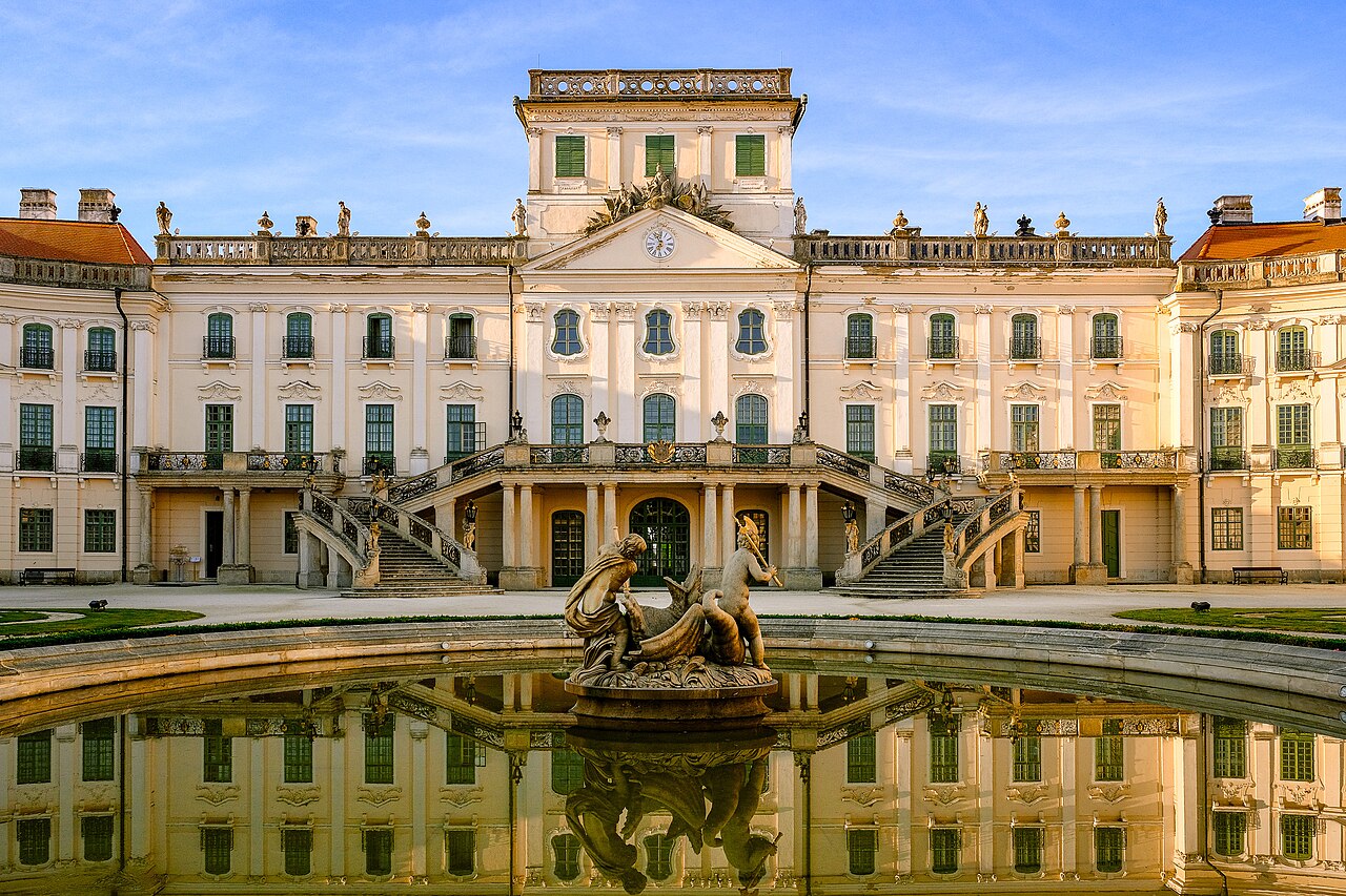 The palace and its view toward the park
