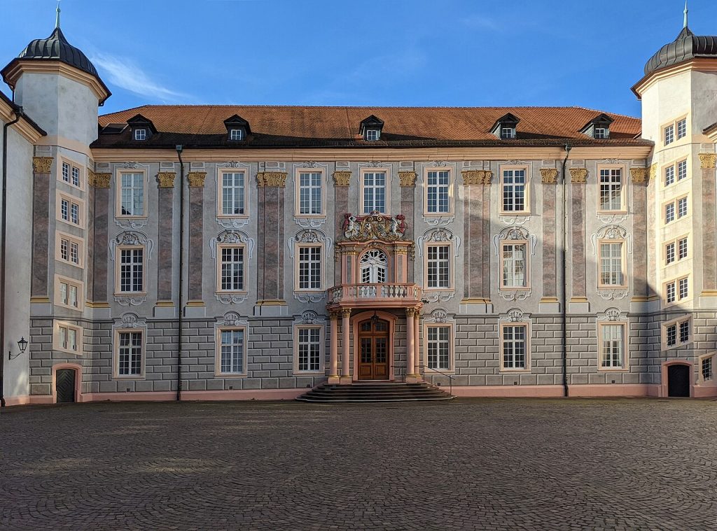 The inner courtyard of the palace
