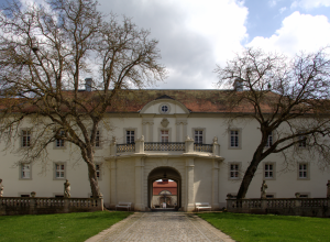 The courtyard and balcony of Fasanerie