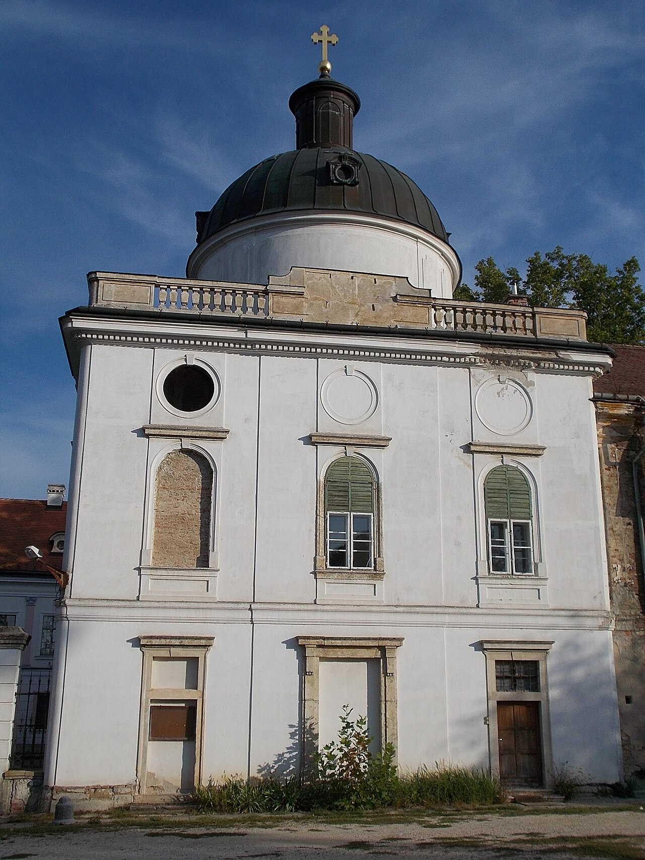 Decorative detail on the main facade of the palace