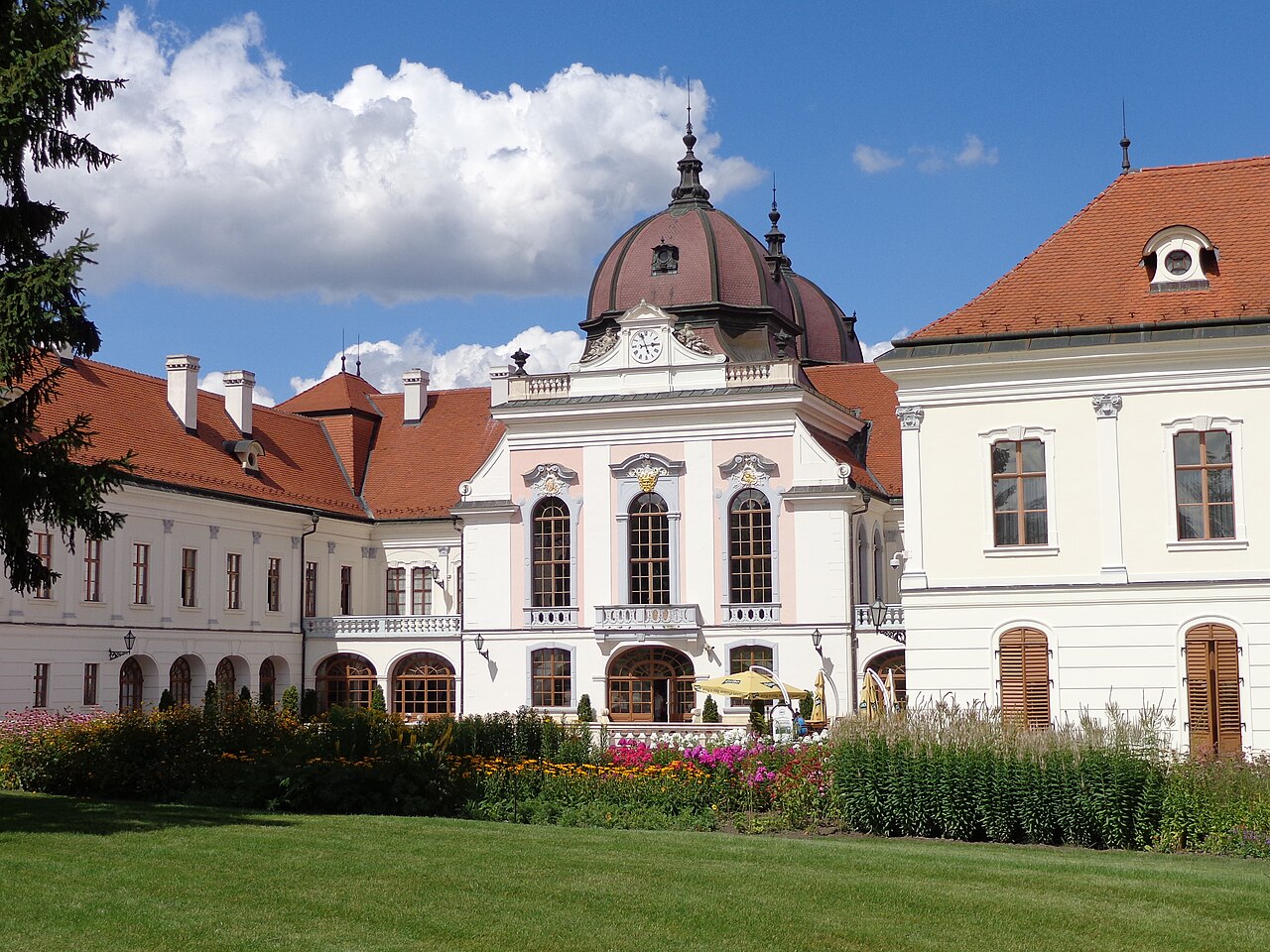 The baroque palace chapel