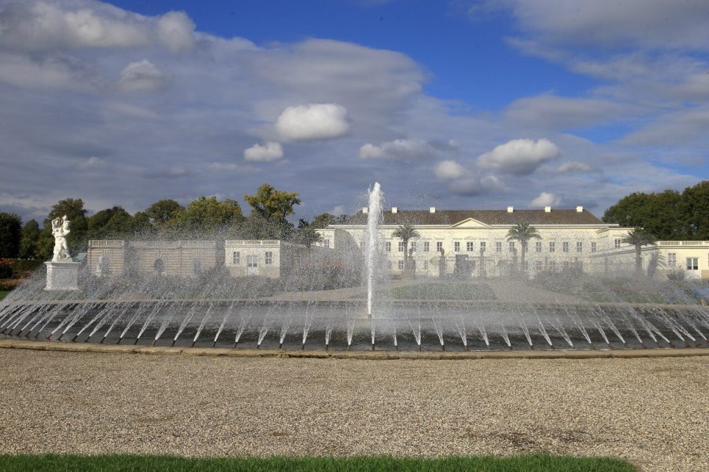 The bell fountain in the Great Garden
