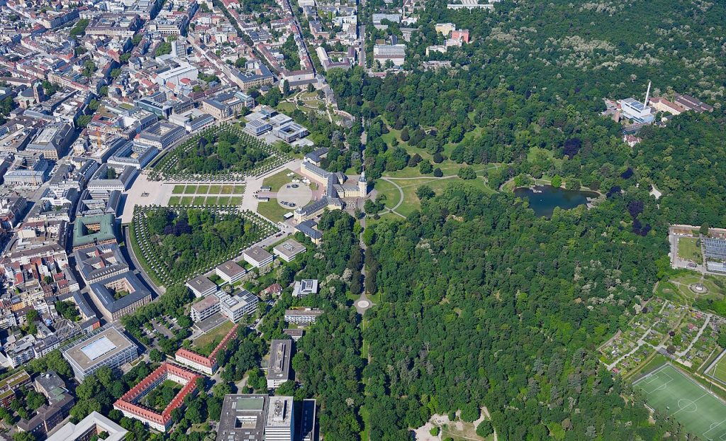 The palace and its square from the air