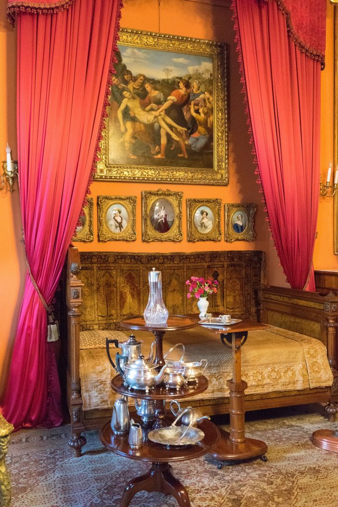 The bedroom of the Count
