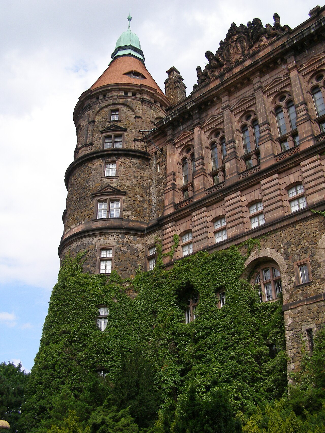 A view of the castle above the gorge