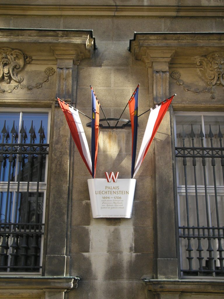 The palace facade on the Bankgasse