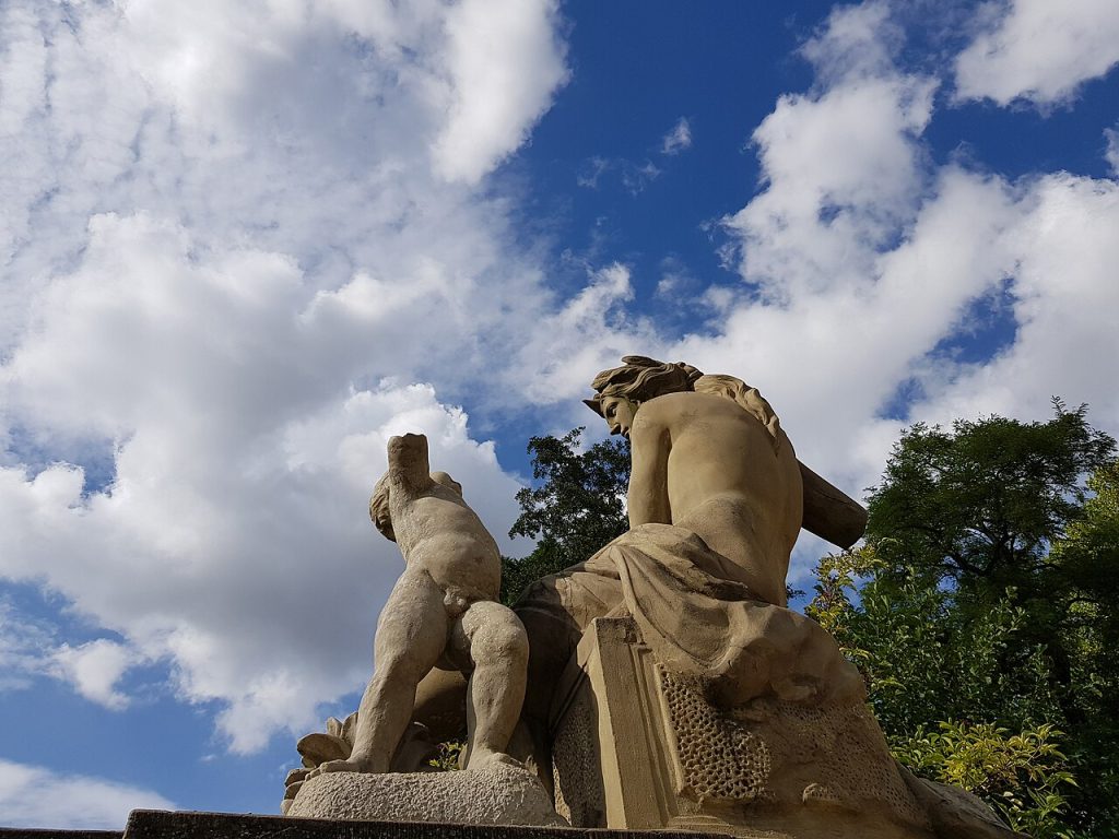 A statue by the lake