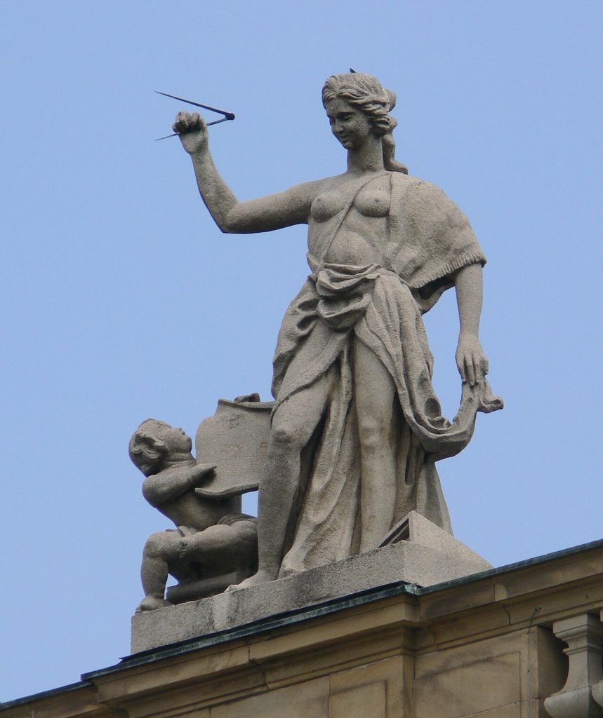 More sculptures on the palace roof