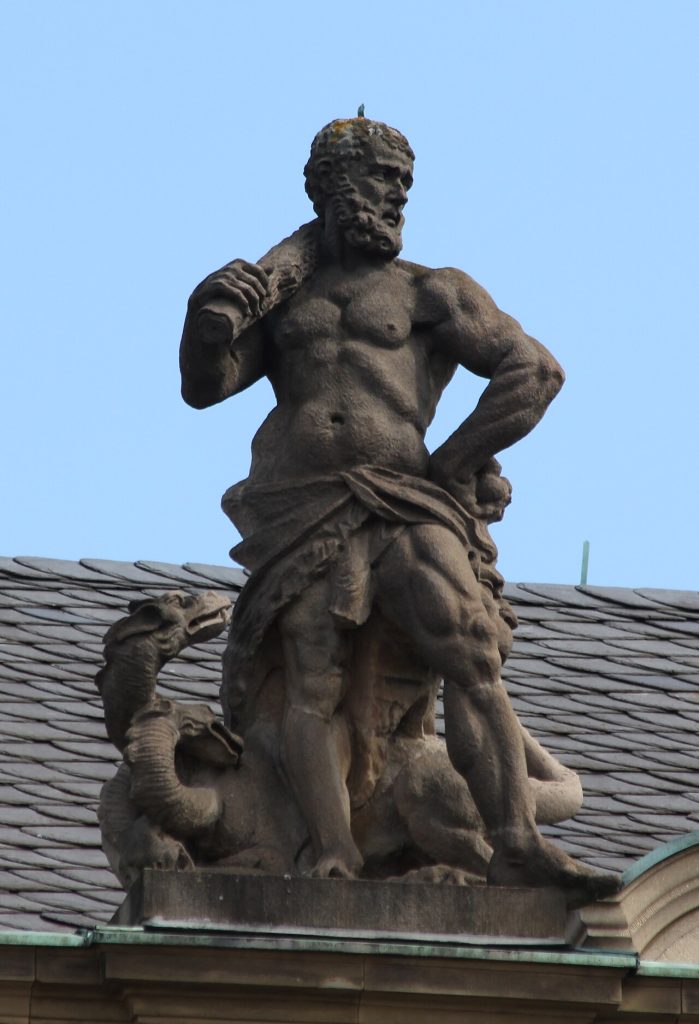 A roof figure of the New Palace