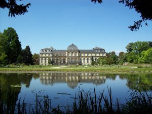 The palace seen from the avenue