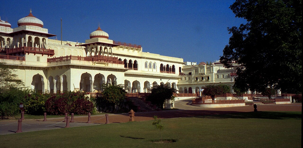The palace and its lush grounds