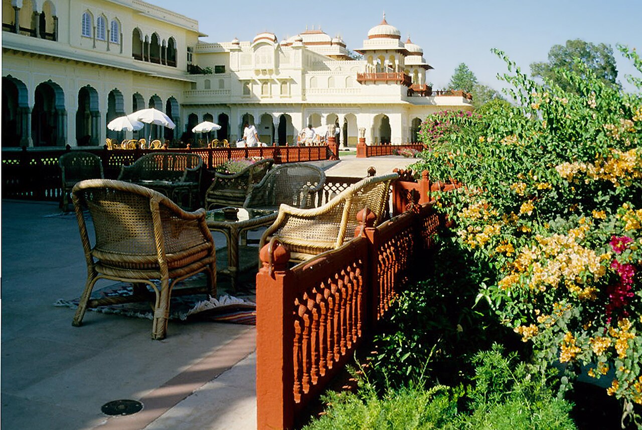 The lobby courtyard of the palace