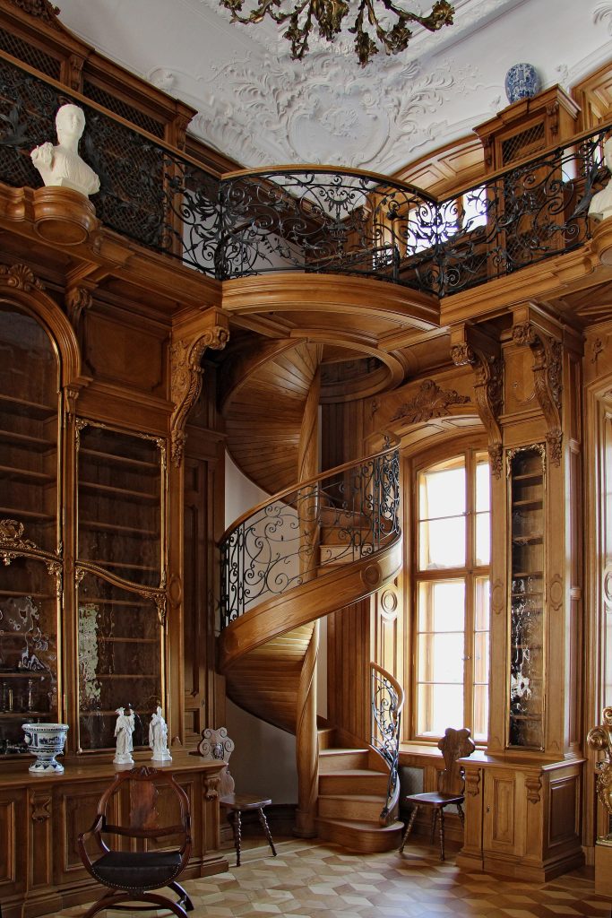The library of Rogalin Palace