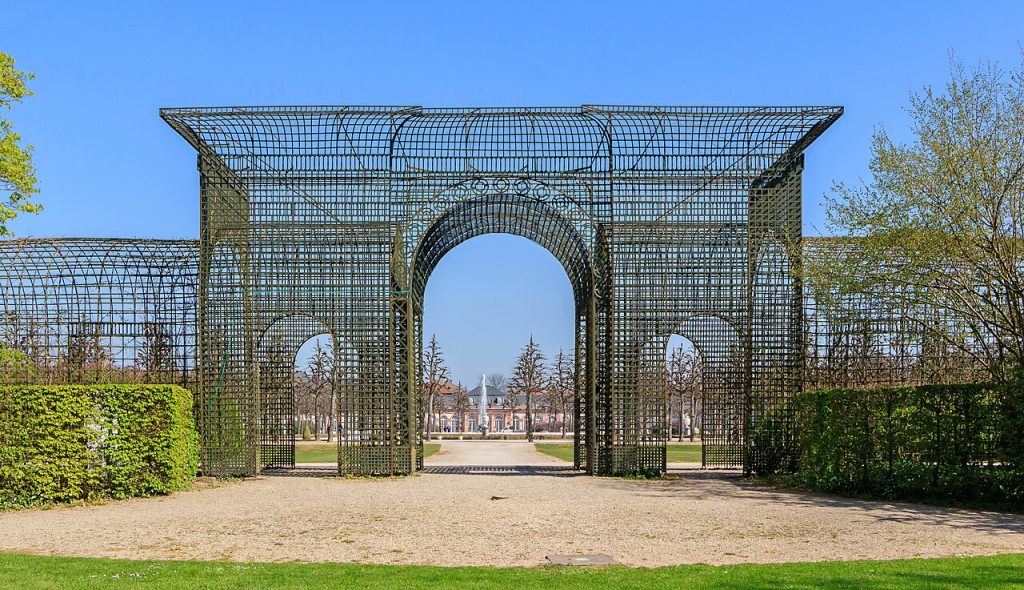 The arbour walk around the circle
