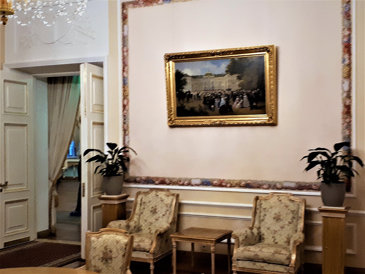 A view of the Konstantinovsky Palace