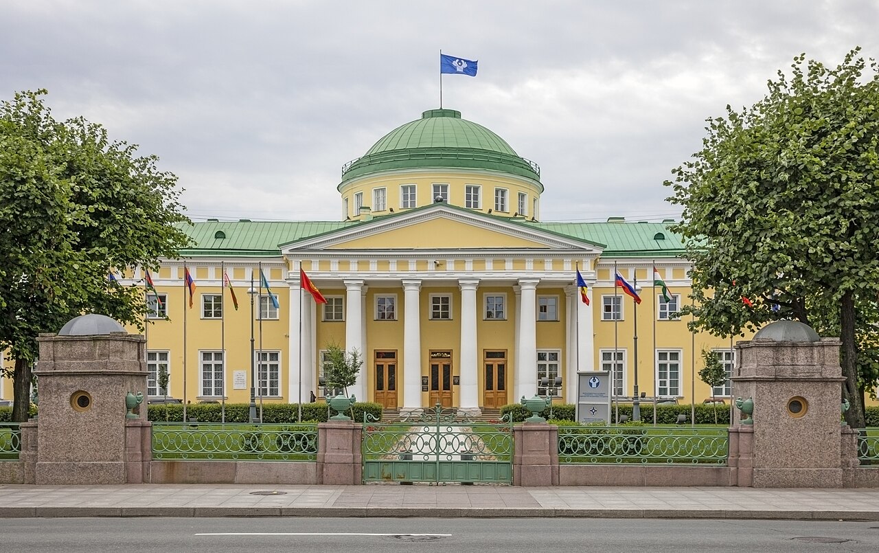 An aerial view of the Tauride Palace and its garden