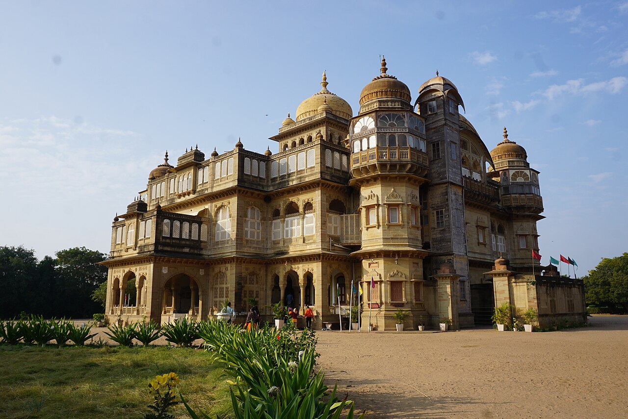 Another view of the palace and its dome