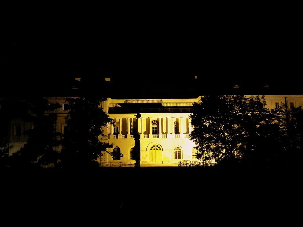 The palace at night