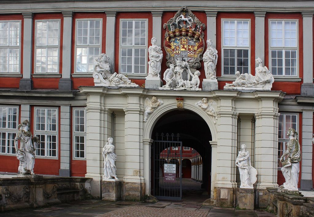 The palace and its surroundings